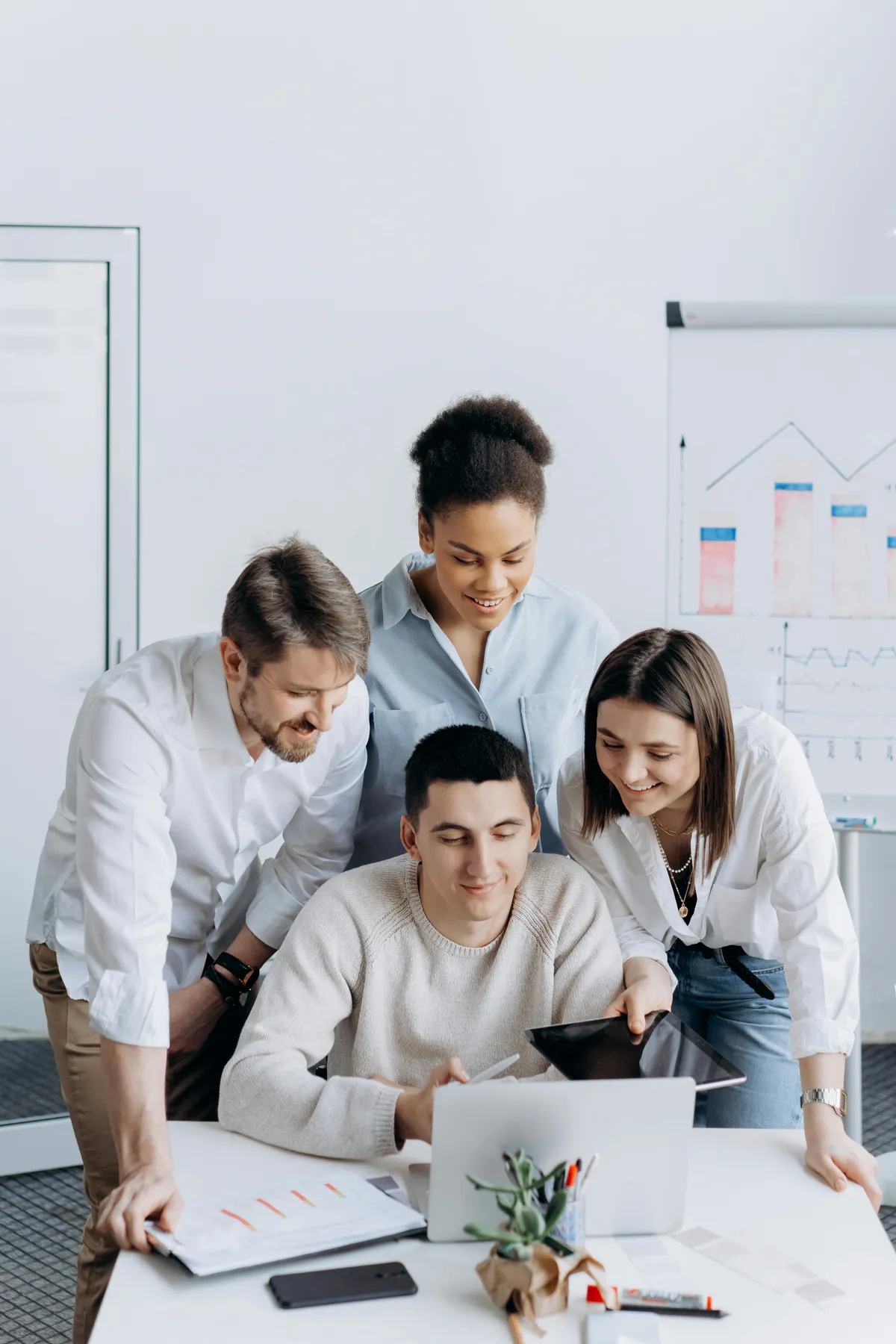 Equipe corporativa reunida durante encontro de trabalho
